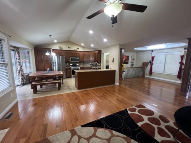 Building Photo - 10815 N Fieldgrove Dr