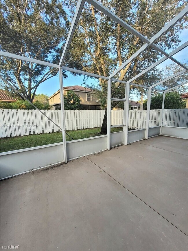 Building Photo - 5 br, 3.5 bath House - 19243 NW 12th Mnr