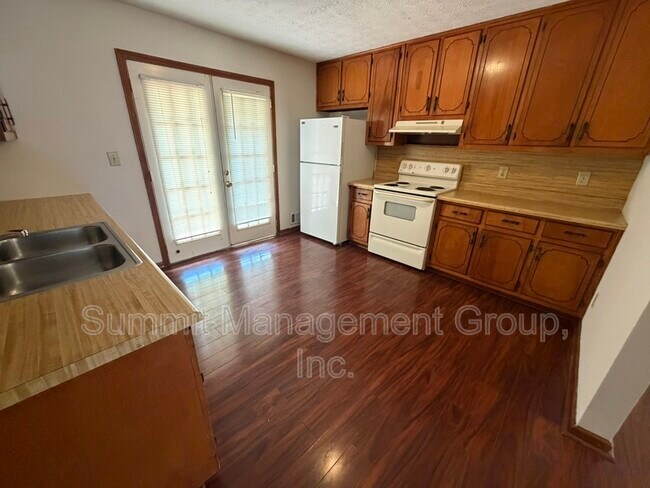 Building Photo - 988 Locust Dr NE