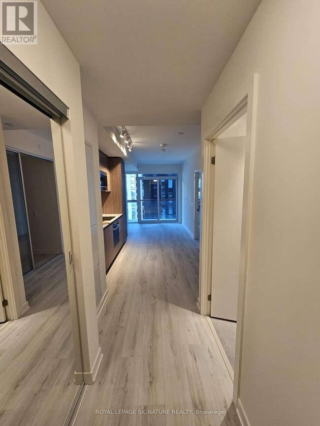 Photo du bâtiment - 110 Broadway Ave