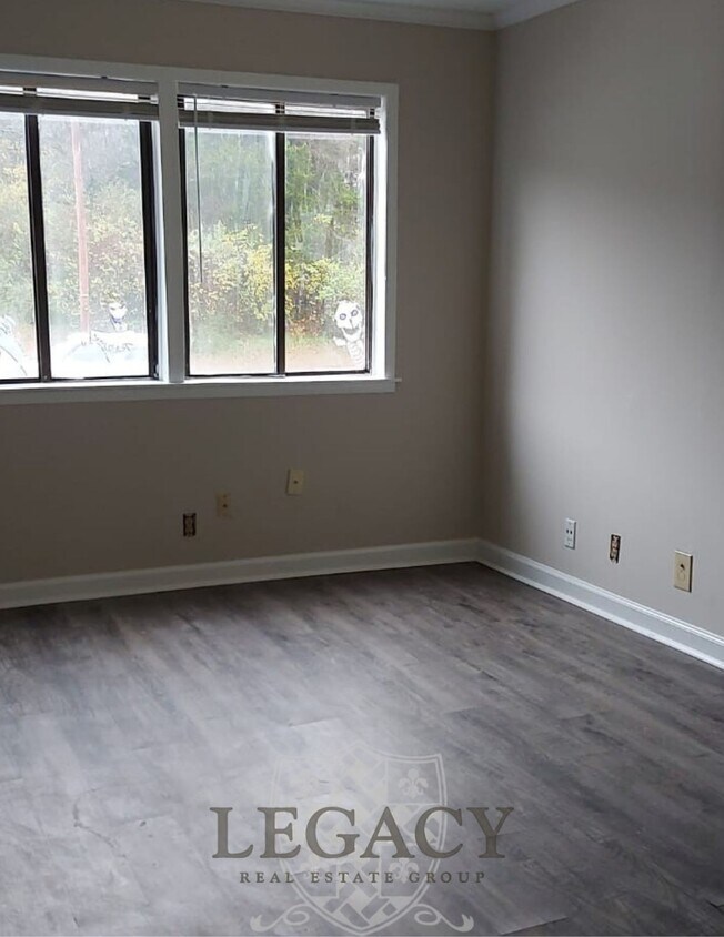 Foto del edificio - 1073 Harold Dr