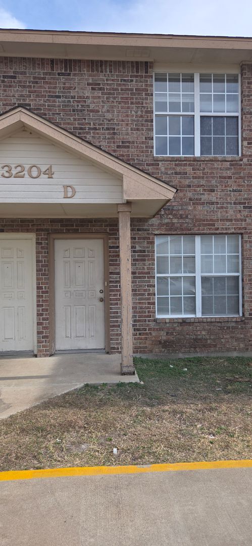 Foto del edificio - 3204 Hereford Ln