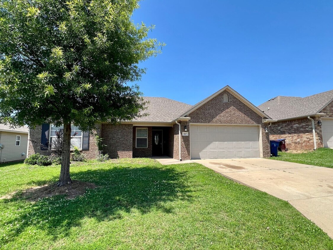 Primary Photo - Beautiful 4 Bedroom House For Rent **ASK A...