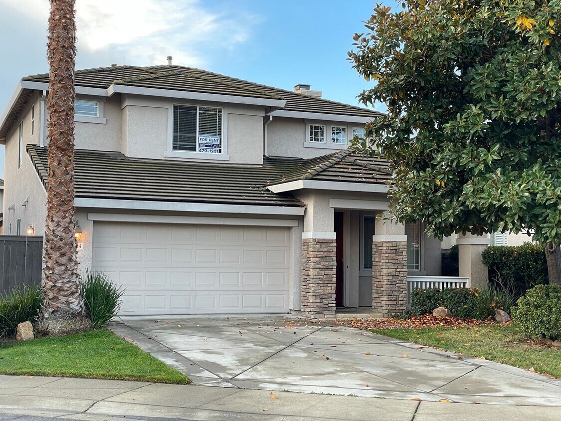 Primary Photo - Fabulous Natomas 5 Bedroom Home