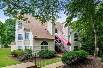 Building Photo - 1001 Fallcrest Ct