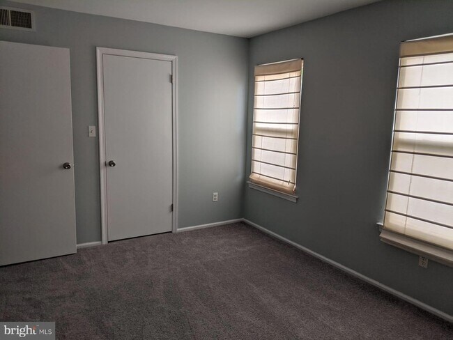 Foto del edificio - 99 Brookview Cir