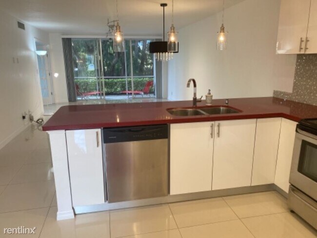 Foto del edificio - 3051 S Palm Aire Dr