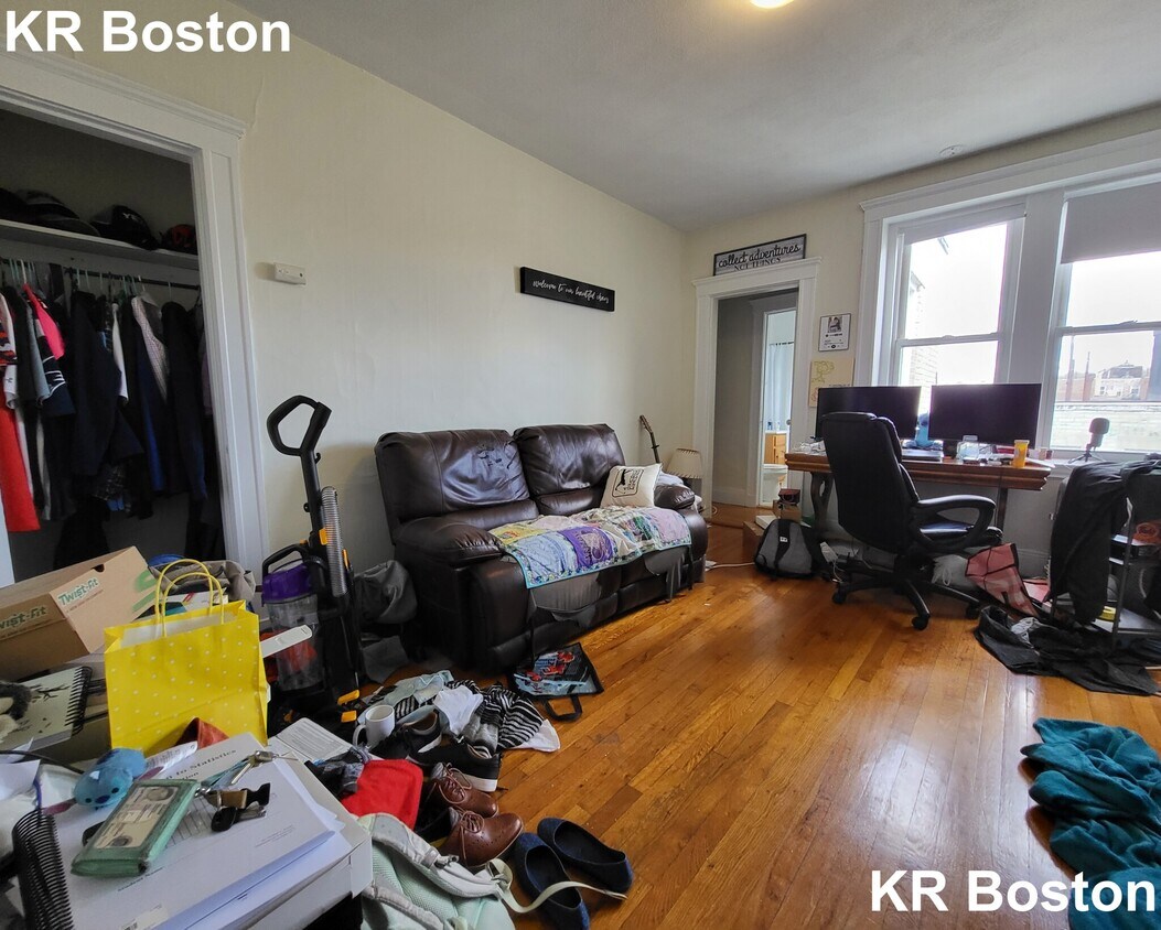 Primary Photo - 10 Redford St