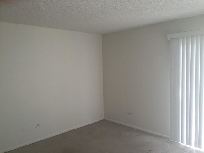 Building Photo - 2183 Vernon Dr