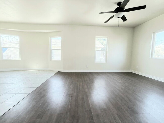 Foto del edificio - 1368 E Vernon Ave