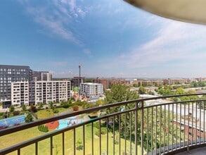 Building Photo - 1115 Boul. Cavendish