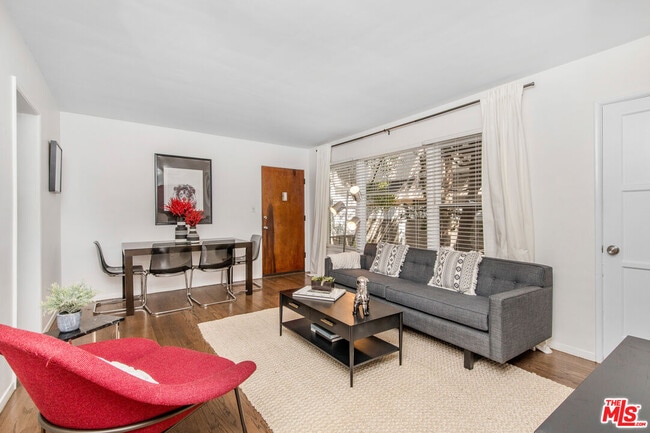 Foto del edificio - 2115 Ocean Park Blvd