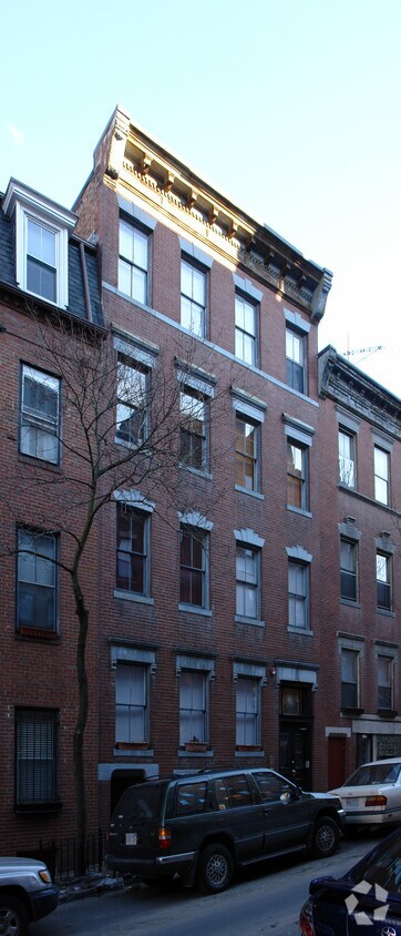 Primary Photo - 22 Irving St