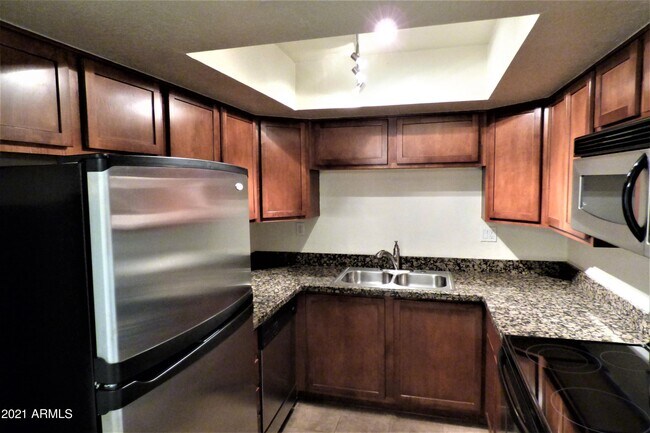 Foto del edificio - 8250 Arabian Trail