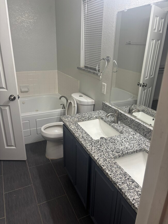 Building Photo - 213 Larkspur Dr