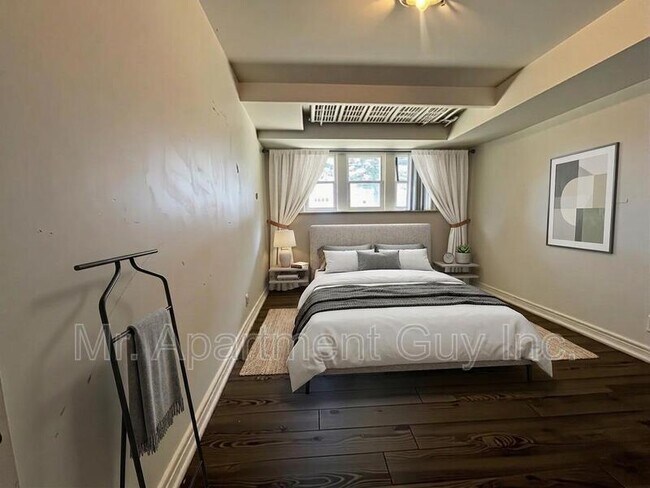 Photo du bâtiment - 2 Balsam Ave S