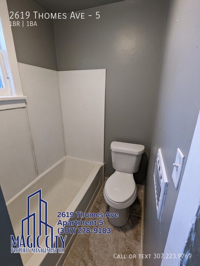 Building Photo - 2619 Thomes Ave