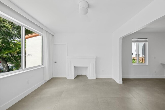 Building Photo - 565 NW 44th St