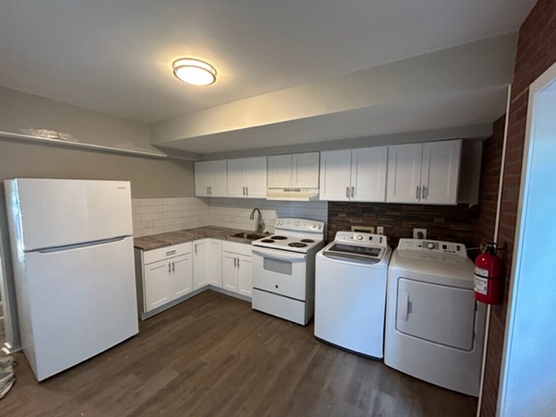 Primary Photo - Clean freshly remodeled 2 bed 1 bath with ...