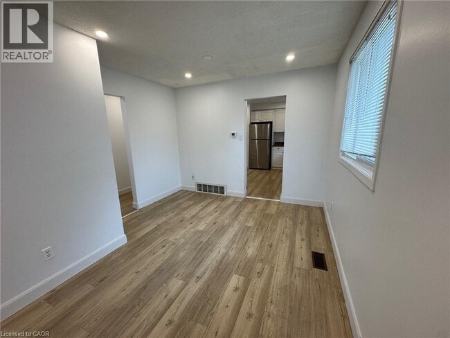 Building Photo - 5 Fairholme Ct