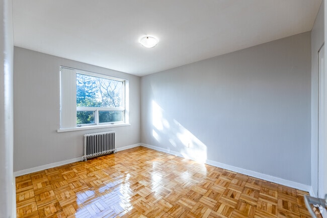 3BR, 1BA - 900SF - Bedroom - Ashby Apartments