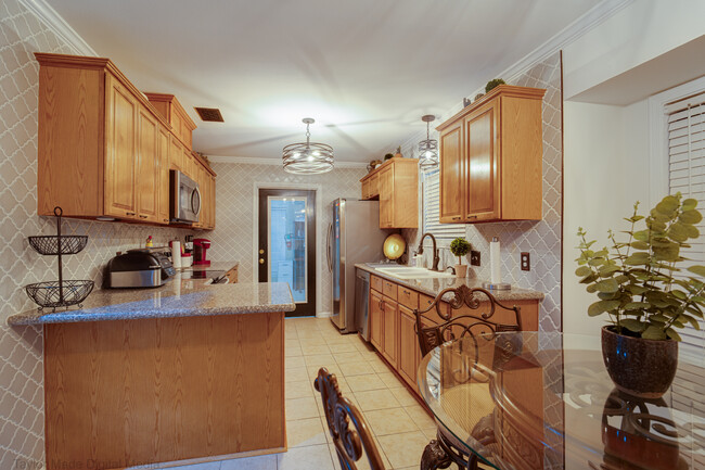 Building Photo - 505 Glenwild Dr