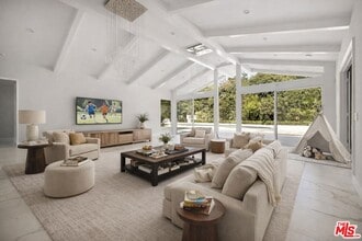 Building Photo - 801 Alta Dr