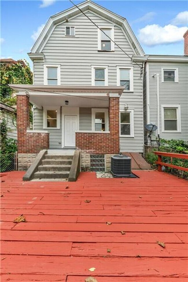 Foto del edificio - 4 Bed/2.5 Bath Home in Crafton Heights Ava...