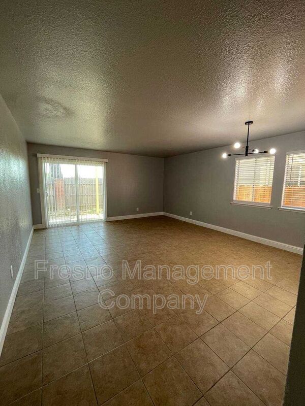Foto del edificio - 3306 W Shields Ave