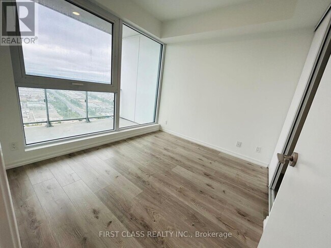 Photo du bâtiment - 1000-1000 Portage Pkwy