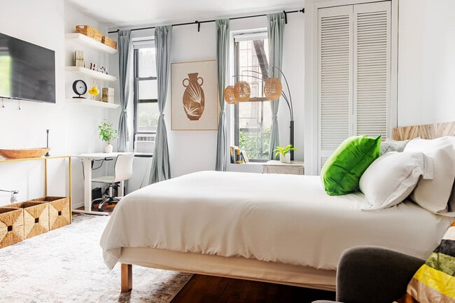 Building Photo - 765 Washington St