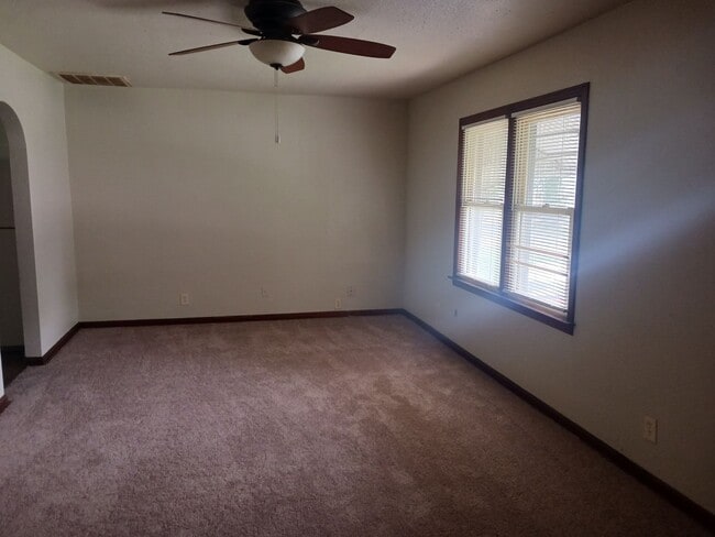 Building Photo - 2bdr/1bth house in Independence, MO