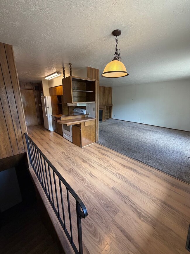 Building Photo - 1197 10th Ave E