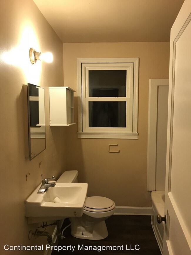 Building Photo - 2 br, 1 bath House - 29 Fairway Dr.