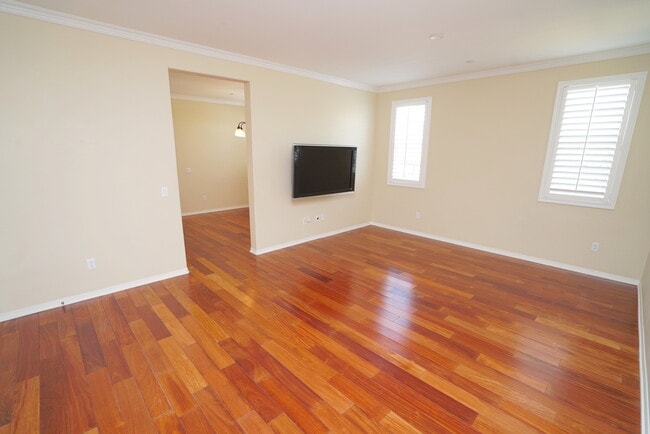 Building Photo - West Creek - Upgraded Townhome for Rent in...