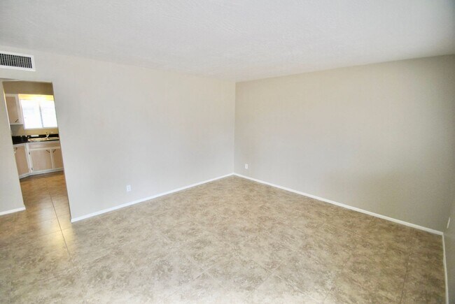 Building Photo - 15225 N 25th Pl