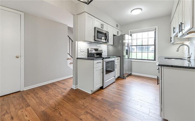 Building Photo - 125 Community Ct