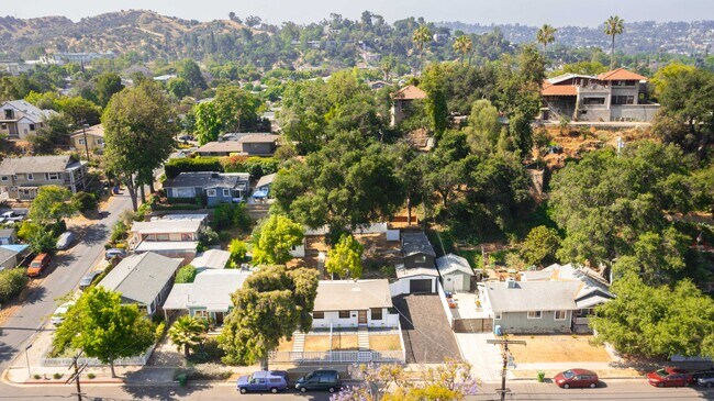Foto del edificio - 1942 Chickasaw Ave