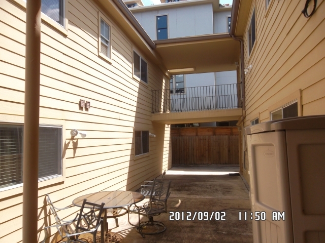 Building Photo - Los Arcos Apartments