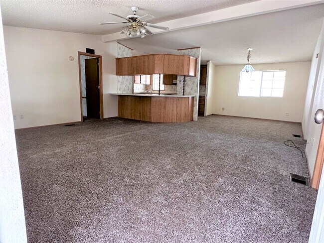 Building Photo - 3716 S Parkview Cir