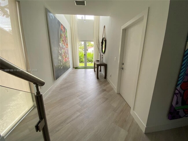 Foto del edificio - 2931 SW 27th Terrace