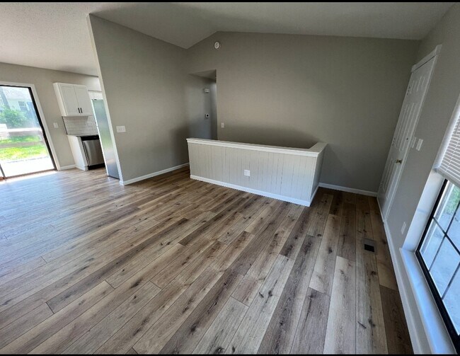 Building Photo - 1350 Manuka Dr