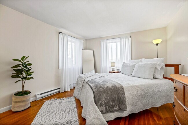 Building Photo - 255 Elm St