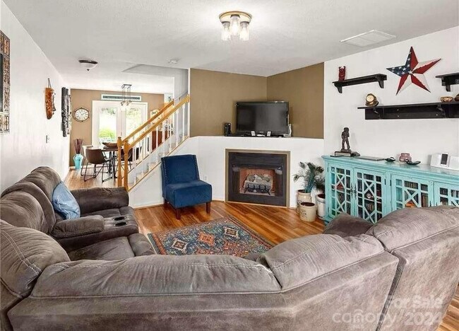 Building Photo - 206 Farington Cir
