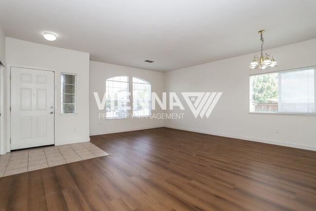 Building Photo - 1994 Expedition Way