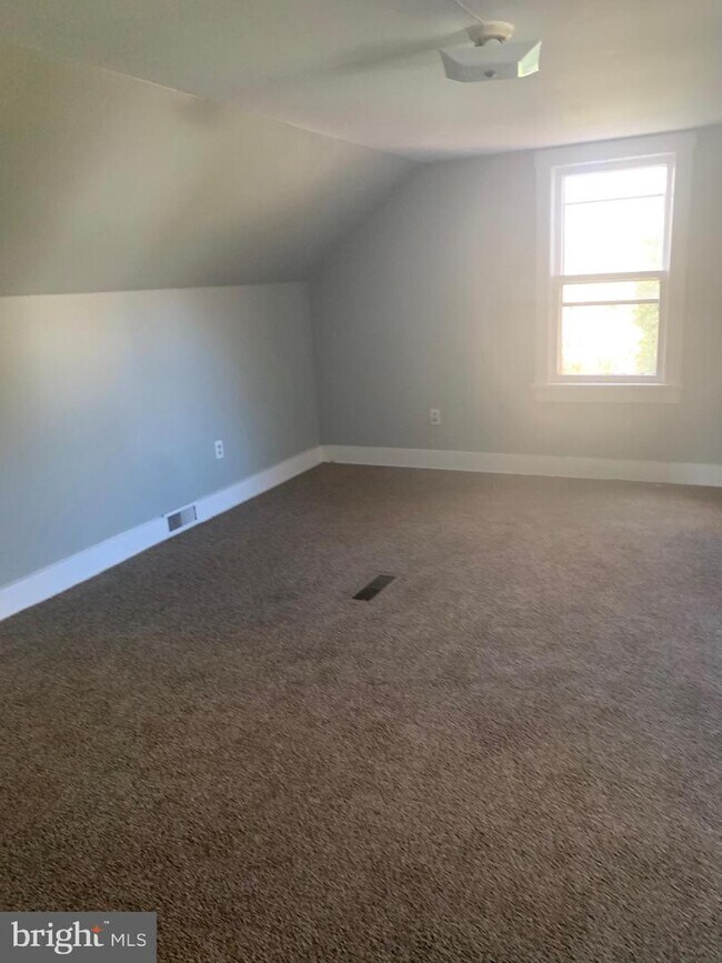 40 Oak St, Salem, NJ 08079 House for Rent in Salem, NJ