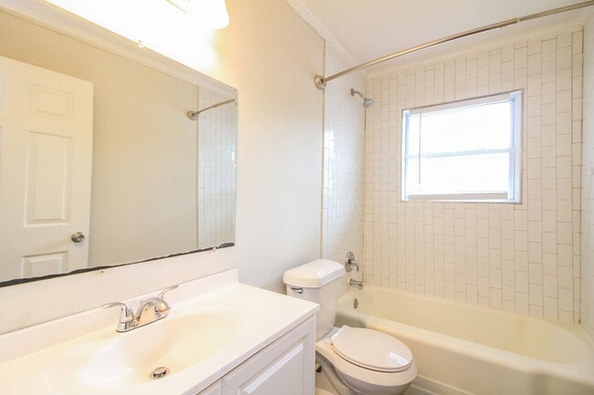 Interior Photo - Enclave Oakhurst Village