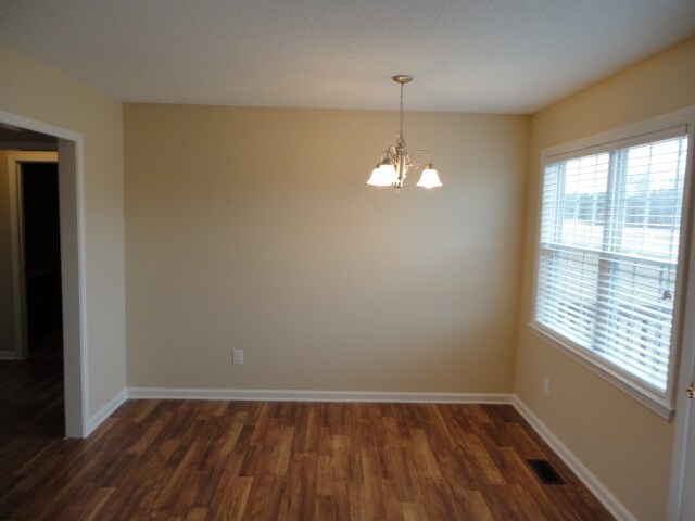 Foto del edificio - 96 Imperial Dr