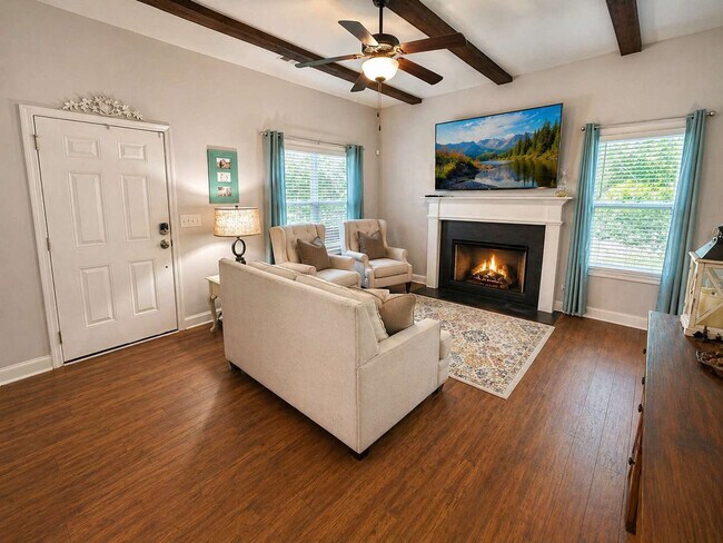 Foto del edificio - 7355 Hightower Cir