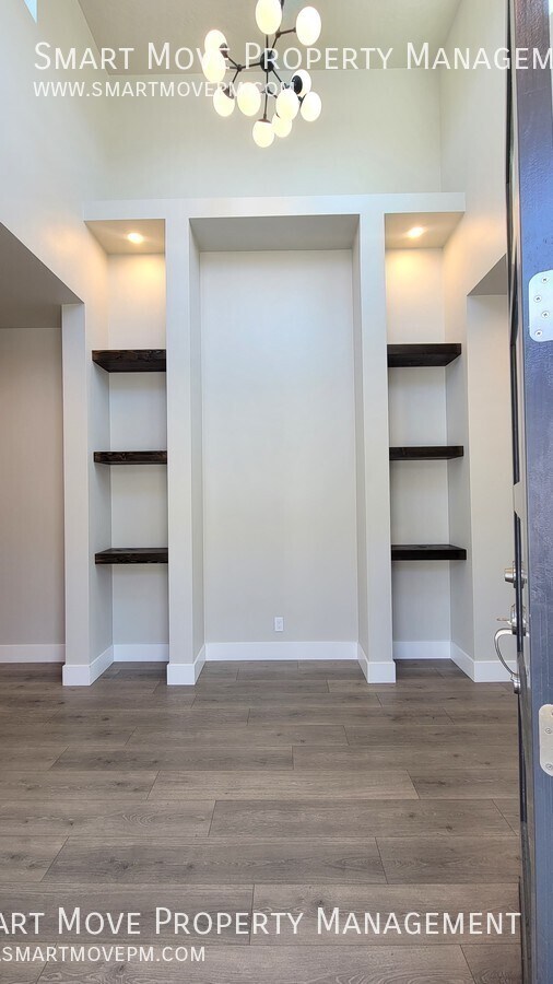 Building Photo - Single level, 3 bed in Pine 43